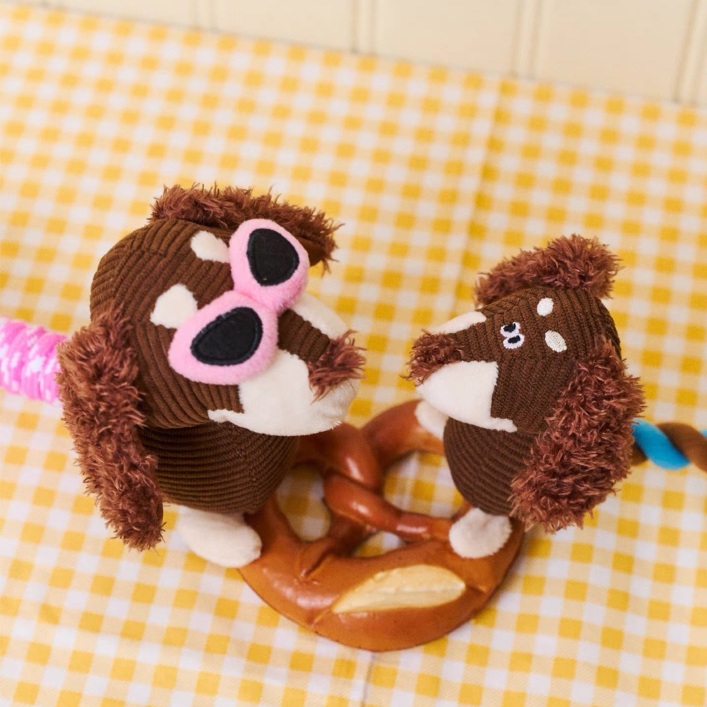 Peachfield & Co. ｜ zeze Monica Corduroy Plush Rope Squeaky Dog Toy – Small